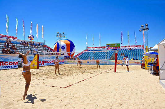 Impianto in acciaio bussola tridimensionale, adatto anche per il beach-tennis, dotato di 6 pali in legno