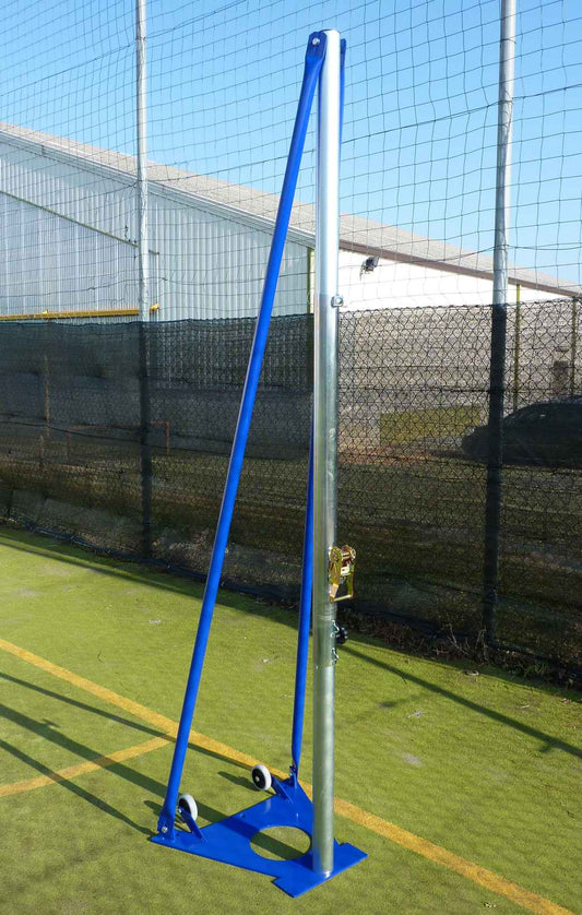 Impianto pallavolo uso tennis con ruote con argano dotato di piastra antitorsione tagliata al laser