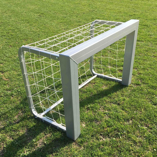 Porte 90x60h. cm. tutte in ALLUMINIO, palo sezione quadra 80x80 mm. reti incluse.