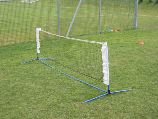 Impianto calcio per perfezionare il palleggio aereo completo di rete