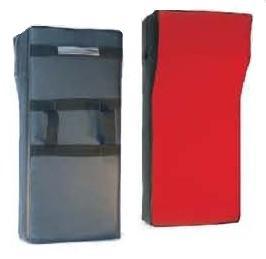 Scudo imbottito, in similpelle con scalino. Dimensioni cm. 75x35x15
